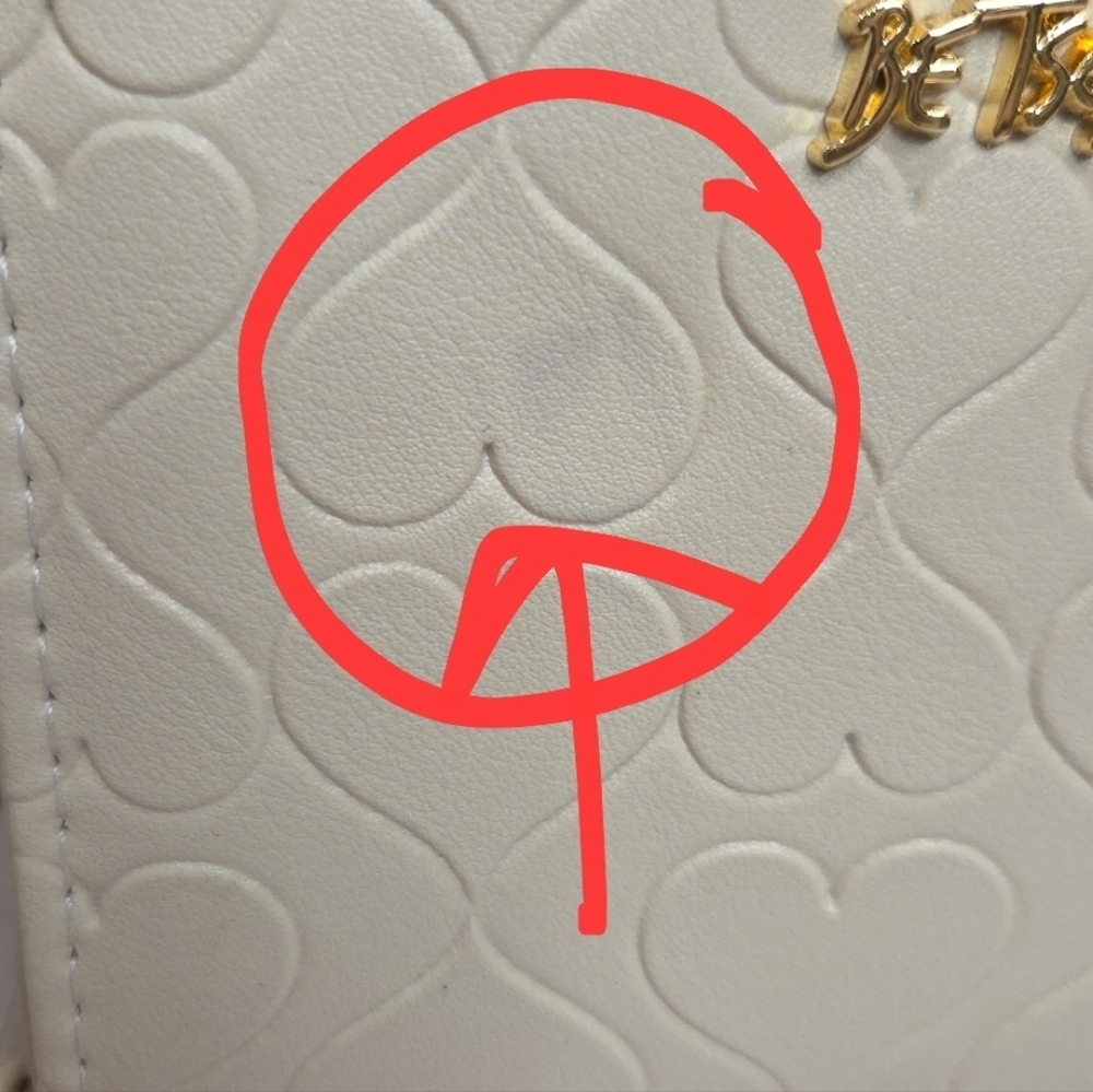 🤍🔹️Betsey Johnson 🔹️chalk Quilted Heart Zip Trifold Wallet XOKAYRA - Picture 4 of 9